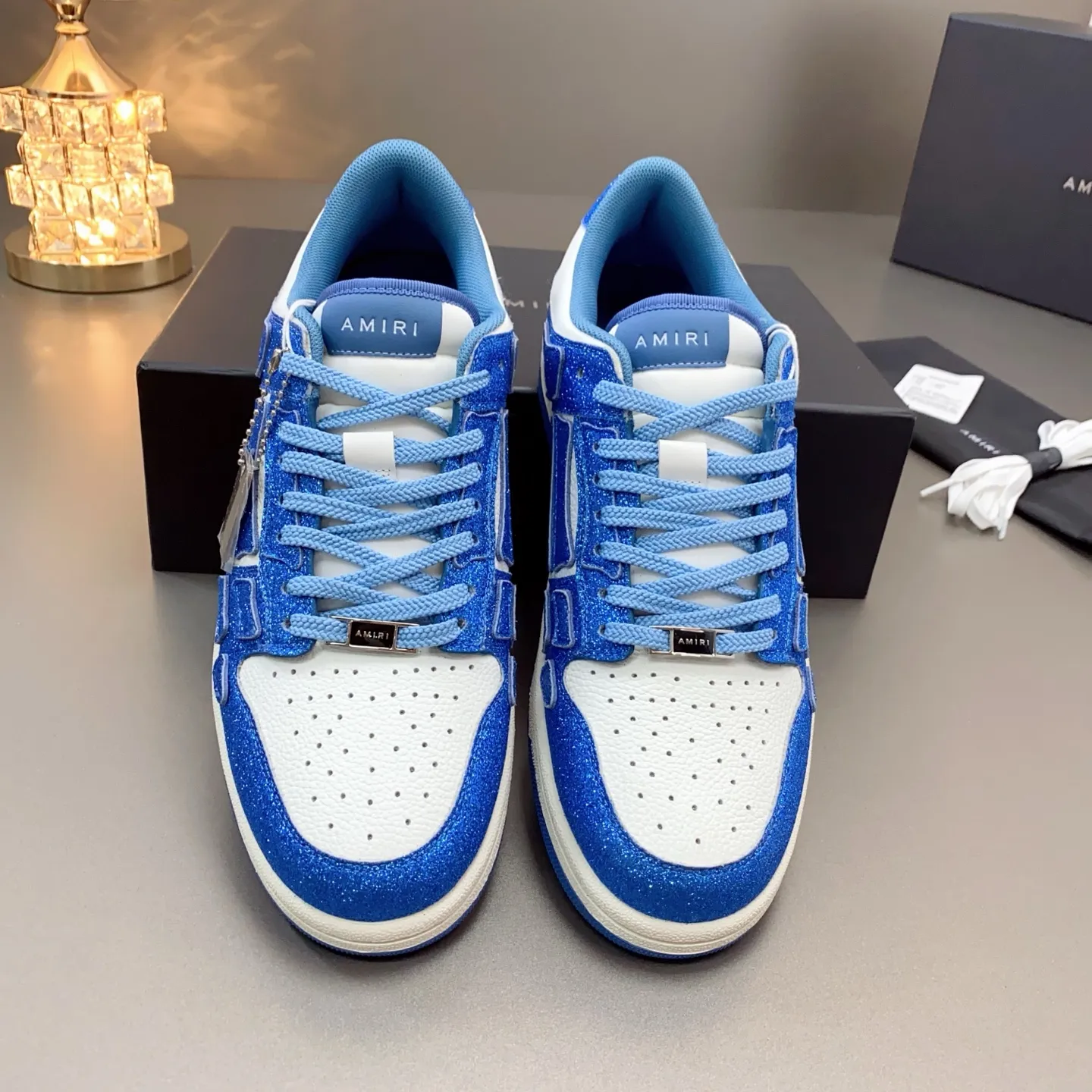 p580🐮🐮AMIRI Couple Style👑 The latest The Pacific Series Couple Style💀🦴Bone Stars Casual Sports Shoes Skateboard Shoes✔️ AMIRI's Pacific shoes are a sneaker that combines luxury and street style. Many celebrities and Internet celebrities have the same style. Its design and workmanship are very exquisite. Made of high-grade cow leather, soft to the touch and highly durable. 💎Fabrics: Original custom imported first-layer cowhide 💎Inner lining: Original customized breathable mesh 💎Foot: Original injection molded one-piece, comfortable, wear-resistant and not tiring for feet 💎Outsole: Original 1:1 molded three-color sole Original outsole 💎Sole thickness: 3CM 💎Size: Female 35-40 Male 39-46 💎Price; Top version 👑Special remarks Remark: (Female size 34 40 . Men's sizes 38 45 46 are customized and cannot be returned or exchanged. Please note when ordering! Thank you🤝🤝